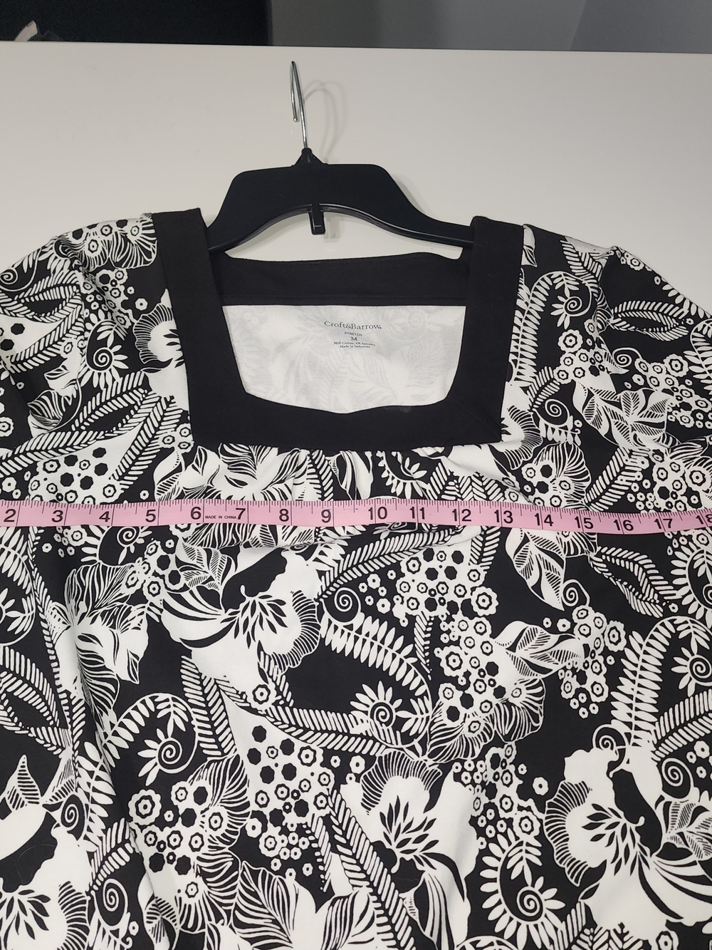 croft & barrow Black and White Floral Square-Neck Short Sleeve Tee Size M - Picture 4 of 6